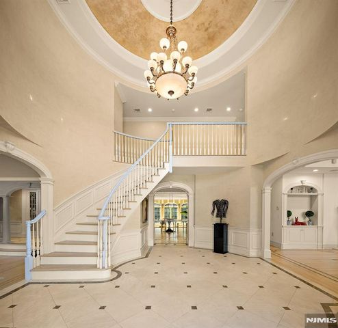 23 Hunter Ridge, Woodcliff Lake, NJ 07677