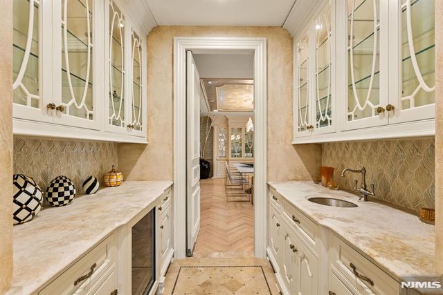 23 Hunter Ridge, Woodcliff Lake, NJ 07677