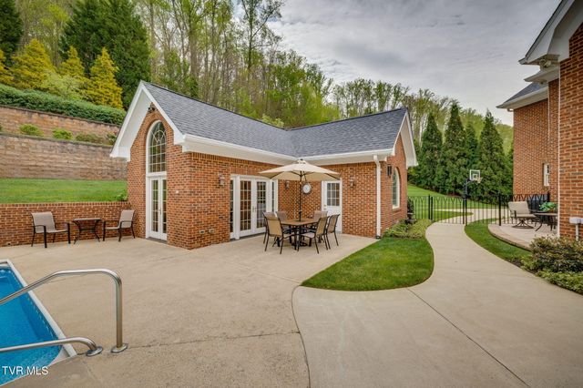 5005 Preston Park Drive, Kingsport, TN 37664