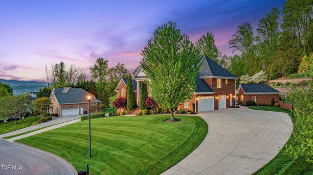 5005 Preston Park Drive, Kingsport, TN 37664