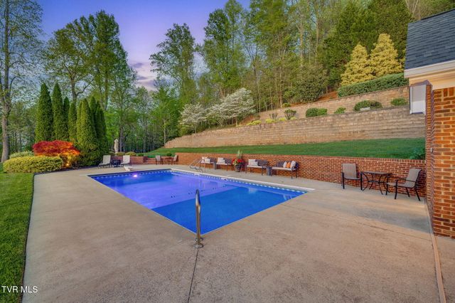 5005 Preston Park Drive, Kingsport, TN 37664