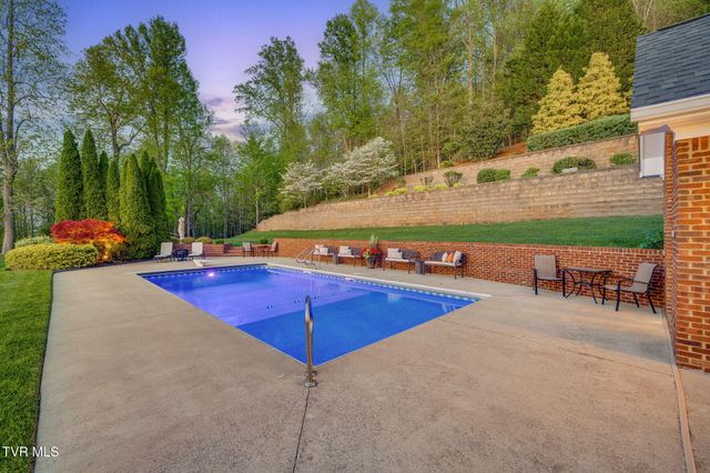 5005 Preston Park Drive, Kingsport, TN 37664