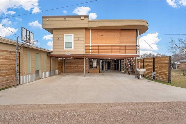 114 CR 4022, Chilton, TX 76632