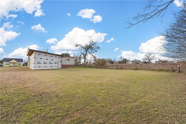 114 CR 4022, Chilton, TX 76632