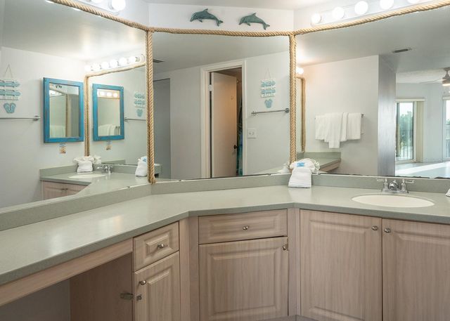 7564 BAYSHORE DRIVE 202, Treasure Island, FL 33706