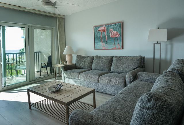 7564 BAYSHORE DRIVE 202, Treasure Island, FL 33706