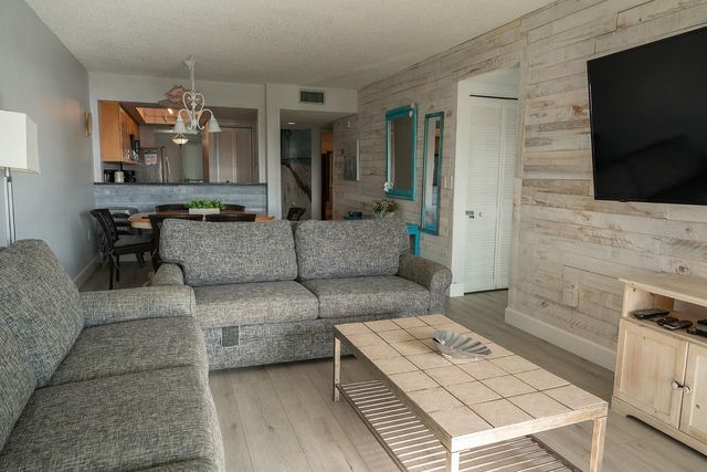 7564 BAYSHORE DRIVE 202, Treasure Island, FL 33706