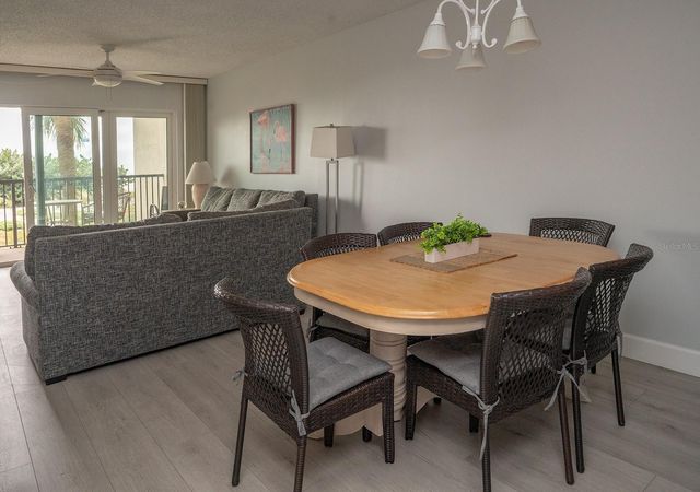 7564 BAYSHORE DRIVE 202, Treasure Island, FL 33706