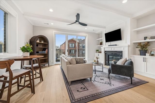 1922 W Belmont Avenue 3, Chicago, IL 60657