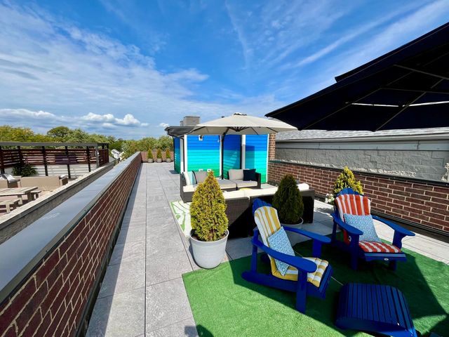 1922 W Belmont Avenue 3, Chicago, IL 60657