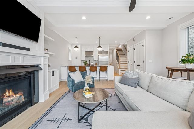 1922 W Belmont Avenue 3, Chicago, IL 60657