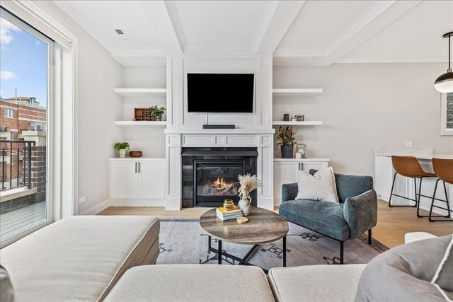 1922 W Belmont Avenue 3, Chicago, IL 60657