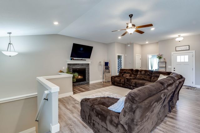 3040 N Susan Ln, Mulvane, KS 67110