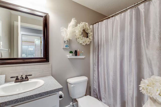 3040 N Susan Ln, Mulvane, KS 67110