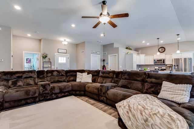3040 N Susan Ln, Mulvane, KS 67110