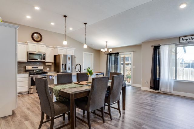 3040 N Susan Ln, Mulvane, KS 67110