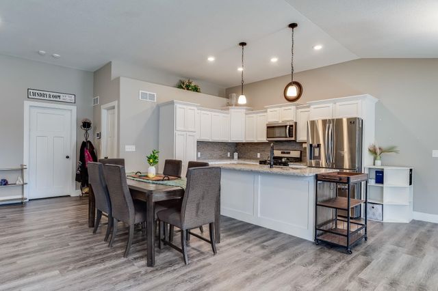 3040 N Susan Ln, Mulvane, KS 67110