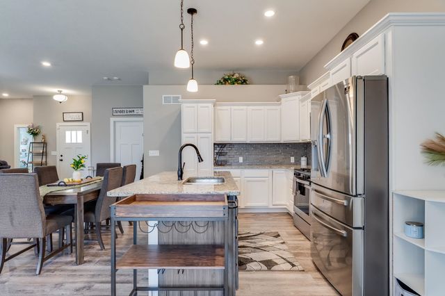 3040 N Susan Ln, Mulvane, KS 67110