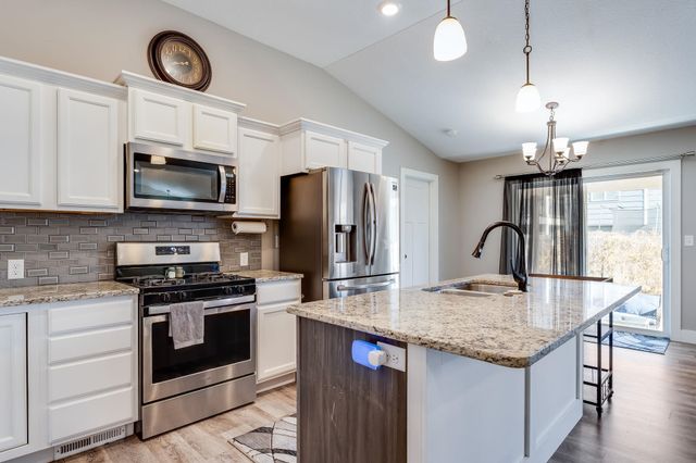 3040 N Susan Ln, Mulvane, KS 67110