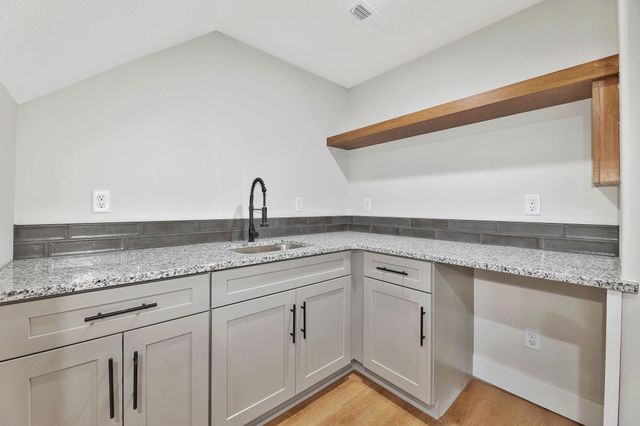 5424 W 42nd Street South, Wichita, KS 67215