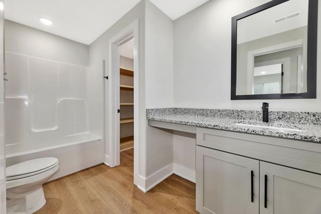 5424 W 42nd Street South, Wichita, KS 67215