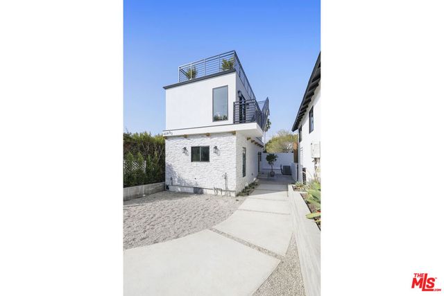 2239 Brier Avenue, Los Angeles, CA 90039