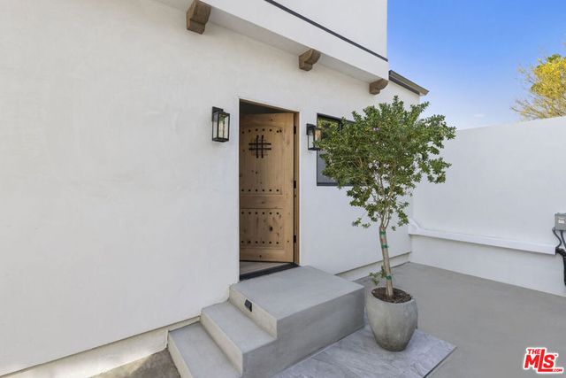 2239 Brier Avenue, Los Angeles, CA 90039