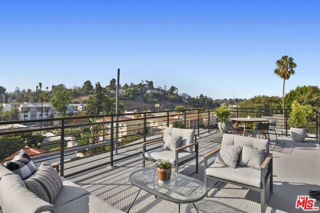 2239 Brier Avenue, Los Angeles, CA 90039