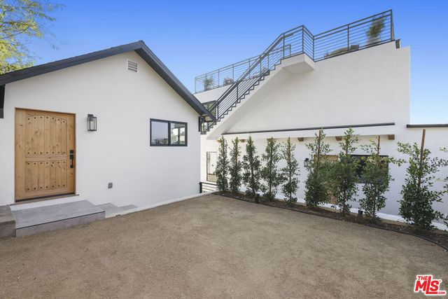 2239 Brier Avenue, Los Angeles, CA 90039