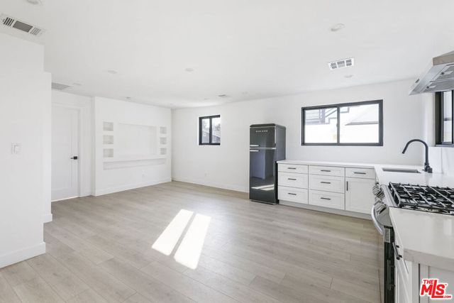 2239 Brier Avenue, Los Angeles, CA 90039