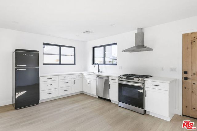 2239 Brier Avenue, Los Angeles, CA 90039