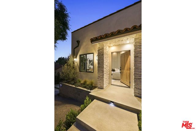 2239 Brier Avenue, Los Angeles, CA 90039