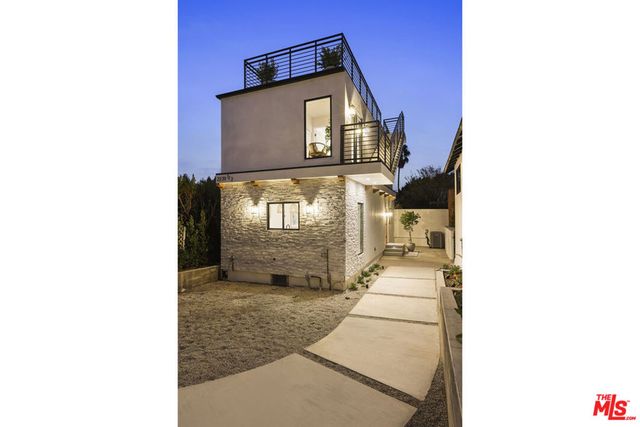 2239 Brier Avenue, Los Angeles, CA 90039