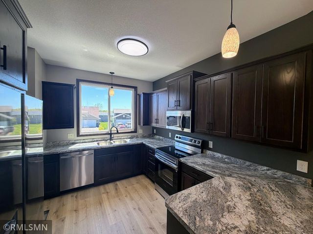 1661 Park View Lane NE, Sauk Rapids, MN 56379