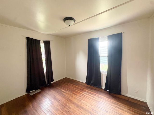 2107 W GILBERT Avenue, Peoria, IL 61604