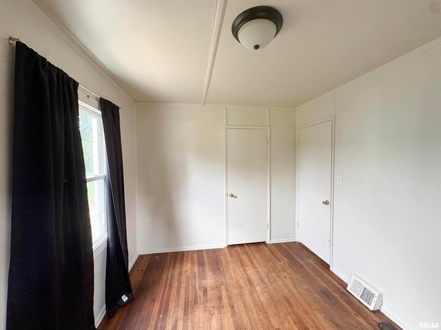 2107 W GILBERT Avenue, Peoria, IL 61604