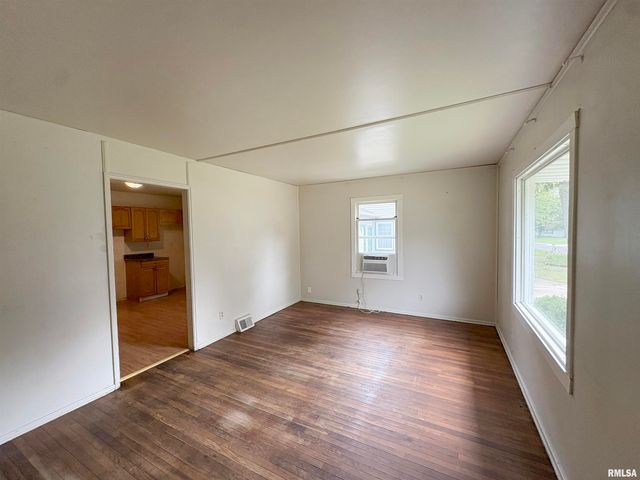 2107 W GILBERT Avenue, Peoria, IL 61604