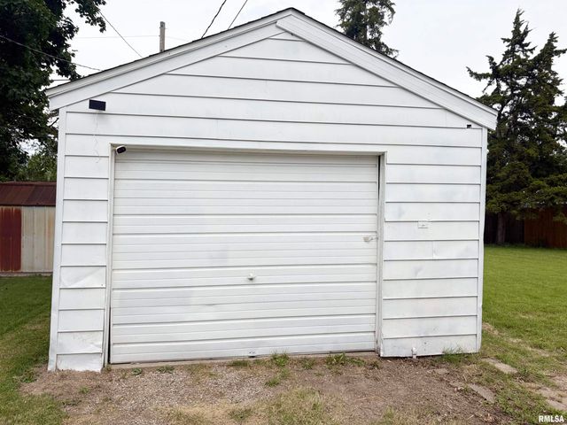 2107 W GILBERT Avenue, Peoria, IL 61604