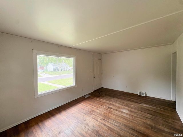 2107 W GILBERT Avenue, Peoria, IL 61604
