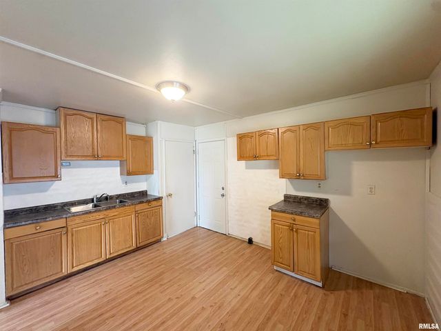 2107 W GILBERT Avenue, Peoria, IL 61604