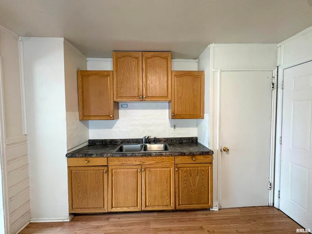 2107 W GILBERT Avenue, Peoria, IL 61604