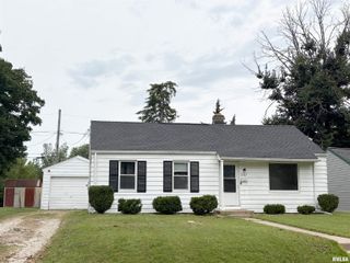2107 W GILBERT Avenue, Peoria, IL 61604