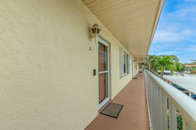 2950 SE Ocean Boulevard 126-6, Stuart, FL 34996