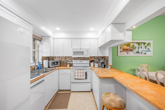 2950 SE Ocean Boulevard 126-6, Stuart, FL 34996