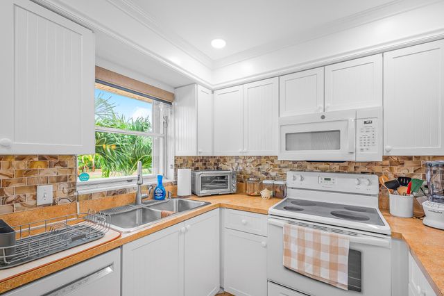 2950 SE Ocean Boulevard 126-6, Stuart, FL 34996