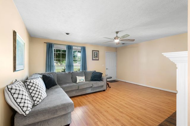 202 Valley View Dr, Smyrna, TN 37167