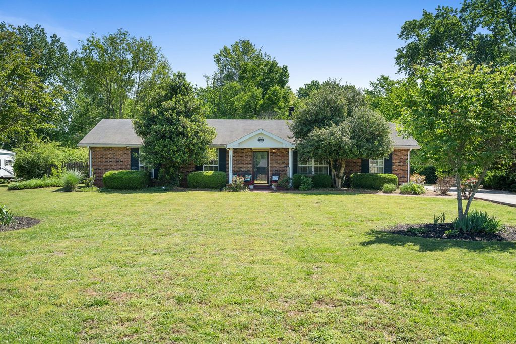 202 Valley View Dr, Smyrna, TN 37167