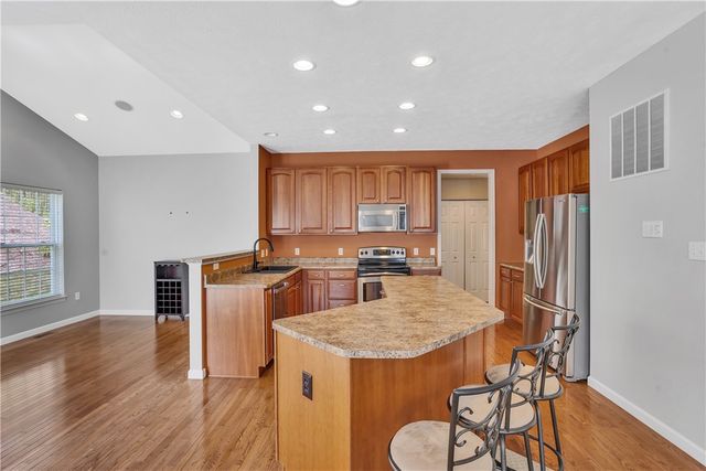 1003 Timber Run Dr, Cecil, PA 15057