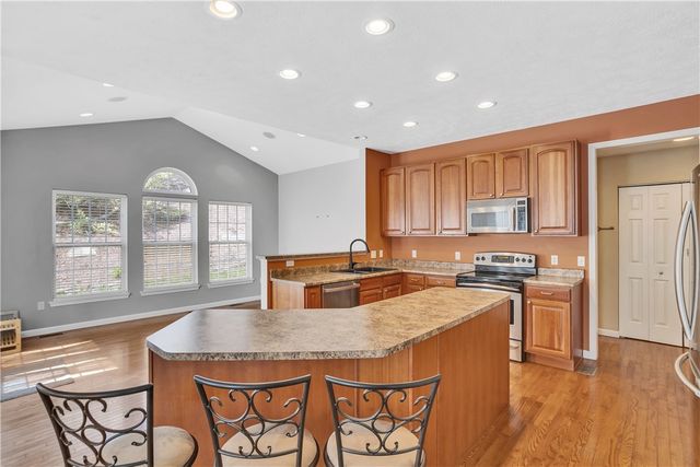 1003 Timber Run Dr, Cecil, PA 15057