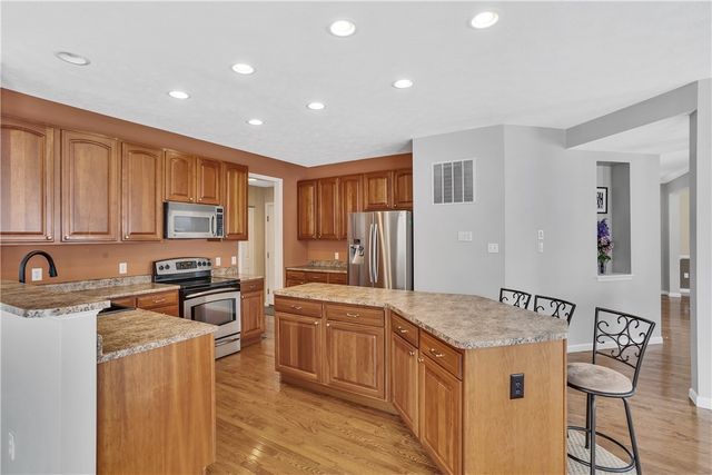 1003 Timber Run Dr, Cecil, PA 15057